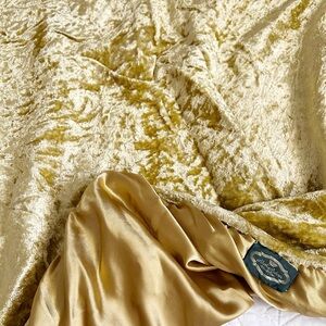 Mark Roberts Christmas Gold Crushed Velvet Silk Tablecloth 90”